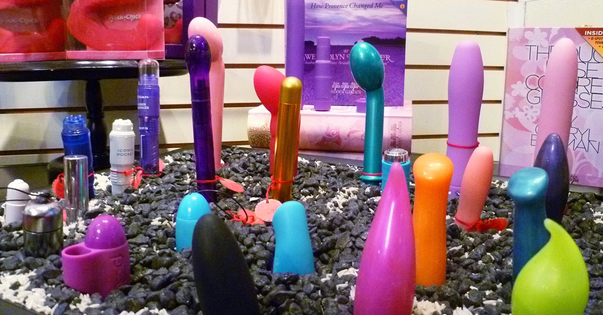 Colección de vibradores a pilas. Tulip Toy Gallery, Facebook