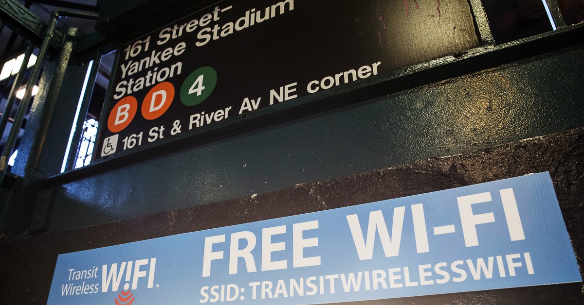 Wifi en el Bronx. MTAPhotos, Foter