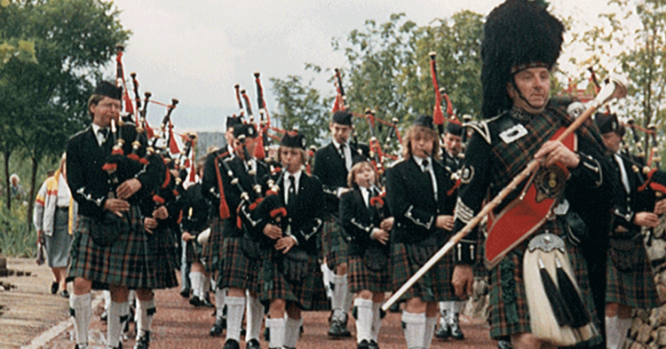 Escoceses y gaitas (wikipedia)