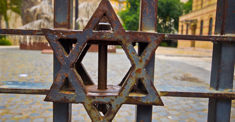 Junto a la Gran Sinagoga de Budapest se encuentra el Templo de los Héroes (iStock)