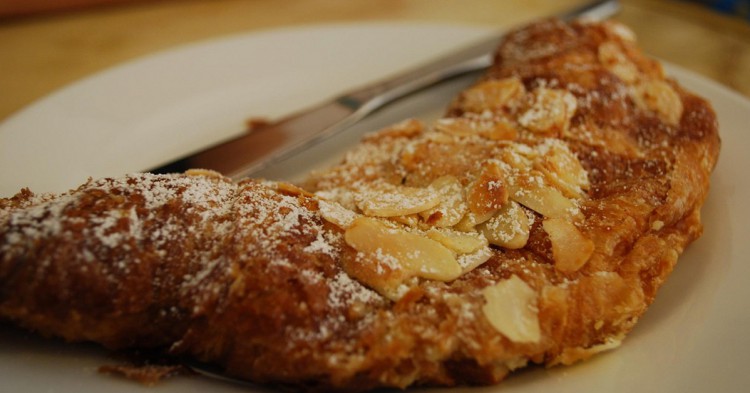 Delicioso croissant francés (Flickr)