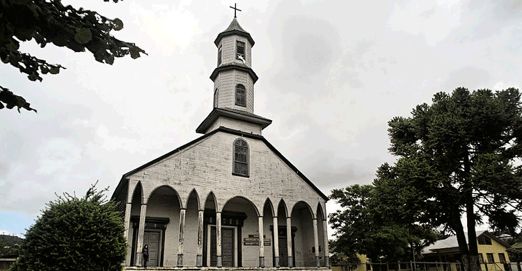 Iglesia Nuestra Señora de los Dolores / Dalcahue (commons wikipedia)