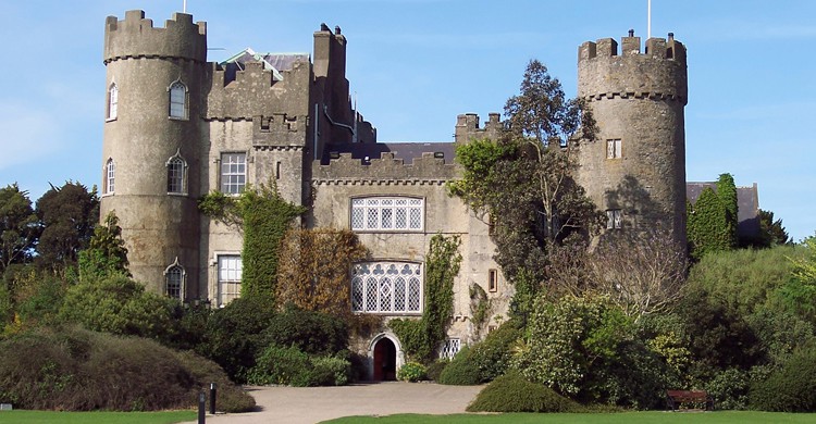 Los 8 pueblos más bonitos de Irlanda Malahide-castillo