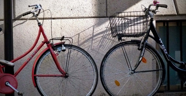 Un paseo en bici puede ser muy romántico. César (Flickr)