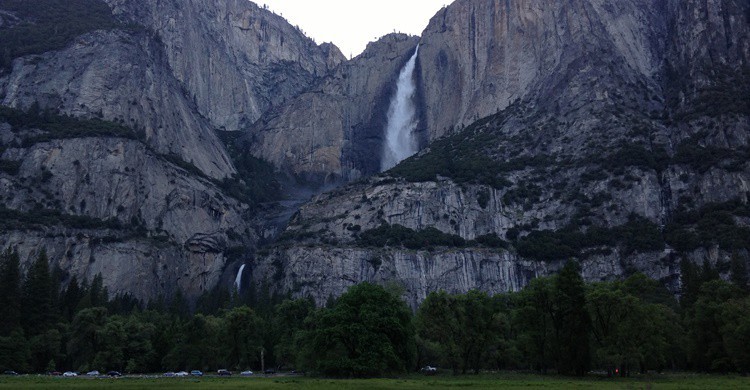Parque de Yosemite, con su cascada. edward stojakovic (Flickr)