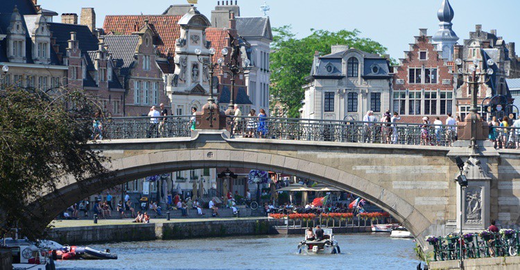 Puente sobre el río en Gante. Stephane Mignon (Flickr)