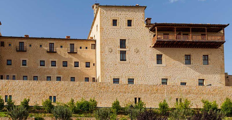 Si quieres salir un poco de los asados tradicionales, este es tu restaurante. (http://www.eurostarsconventocapuchinos.com/)