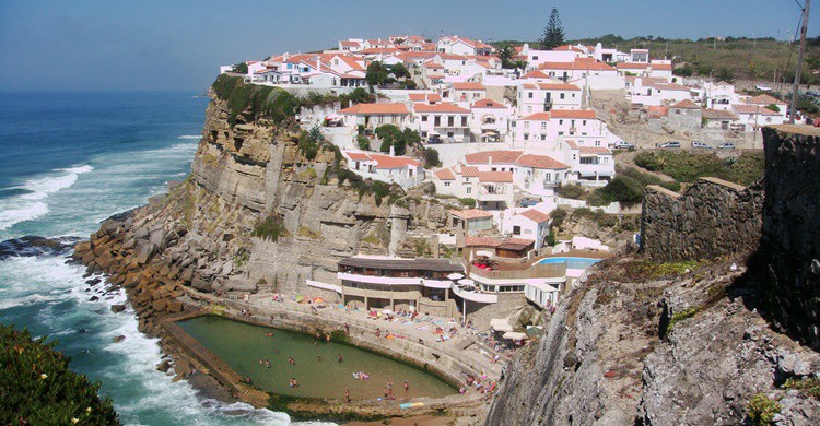 Vista de Azenhas de Mar. kweez mcG (Flickr)