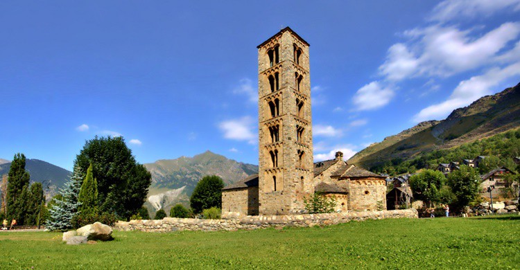 Famosa iglesia de San Clemente en Tahull. Ferran Pestaña, pueblos bonitos Cataluña (Flickr)