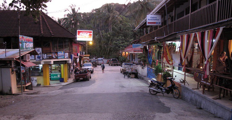 Vista de una de las calles de Montezuma. Dave Brenner (Flickr)