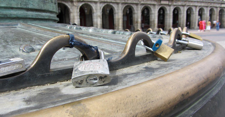 Candados en la Plaza Mayor de Madrid. Serguei (Flickr)