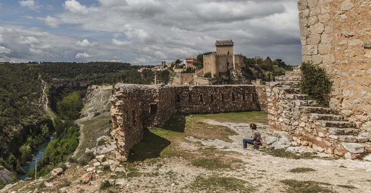 Castillo de Alarcón, y abajo, el Júcar. José Manuel Armengod (Flickr).