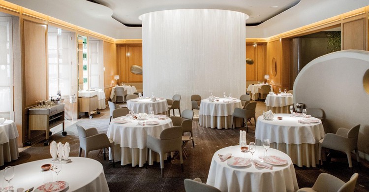 Sala principal. Alain Ducasse at the Dorchester