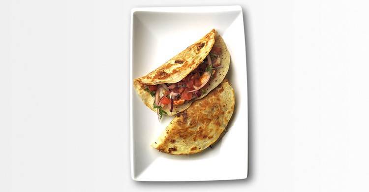 Tortilla de trigo con langostinos. Comala