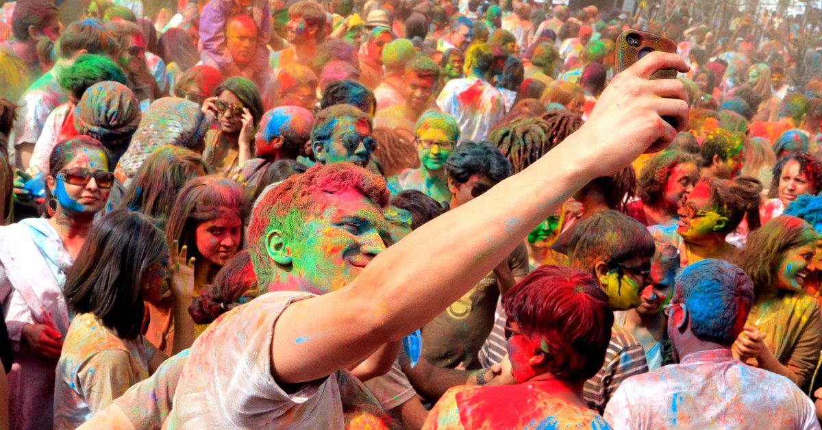 Holi. pabak sarkar, Foter