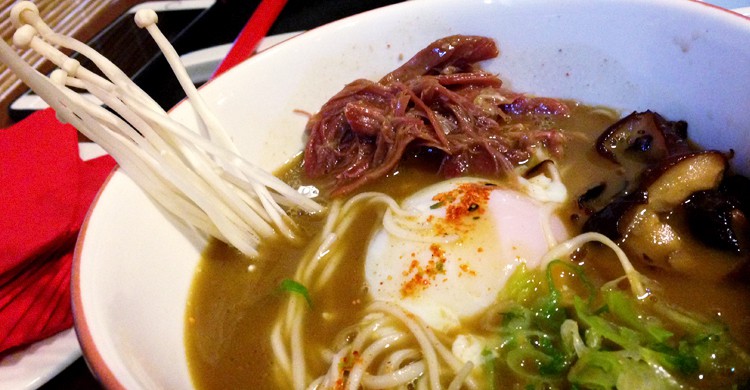 Ramen da terra. Nakeima, A golpe de tenedor