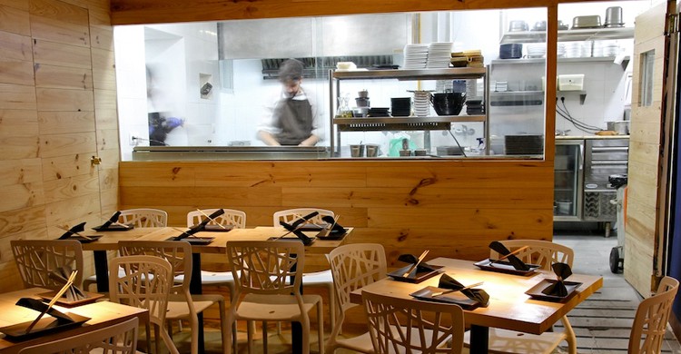 Sala con show cooking. Pajarita