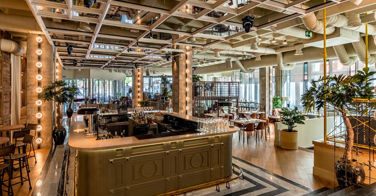 Barra y vista general. Perrachica