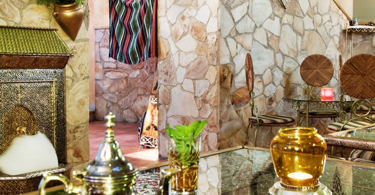 Mesas y decoración. Restaurante Sahara, Facebook