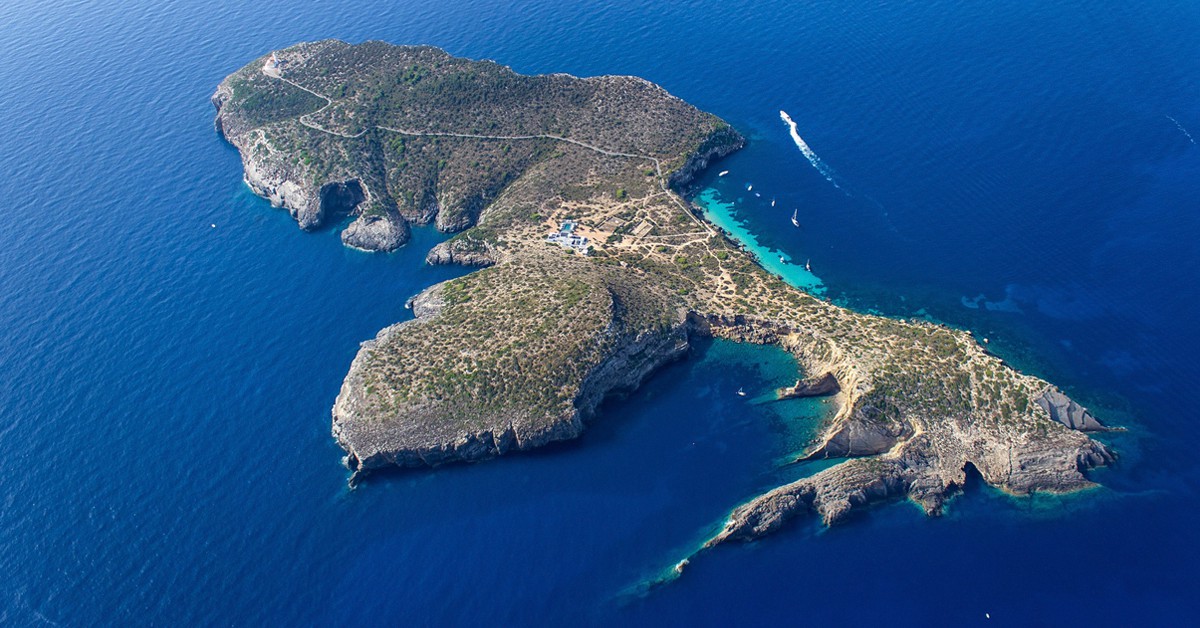 Isla Tagomago, Facebook