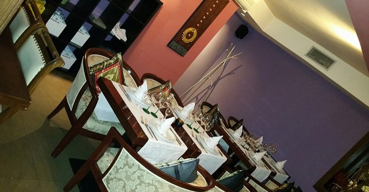 Mesas del restaurante Thai Gracia. Thai Gracia, Facebook