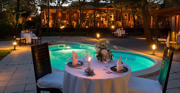 Mesa de la piscina. The Garden 2112, Facebook