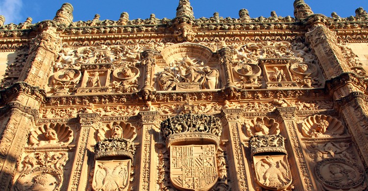 Fachada del edificio histórico de la Universidad de Salamanca (Wikimedia.org)