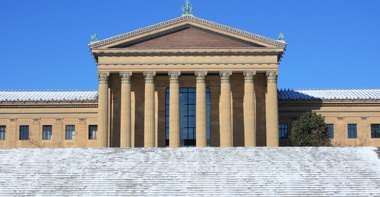 La famosa escalinata del Museo de Arte de Filadelfia que aparece en "Rocky" y en varias de sus secuelas (iStock)