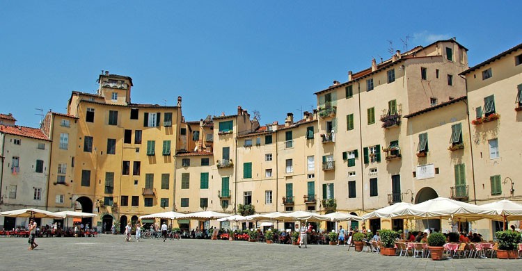 Plaza del Mercado en Lucca, Italia (Flickr)