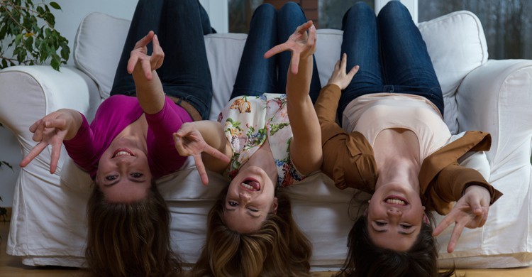 Para quedar con las amigas no es imprescindible salir de casa (iStock)