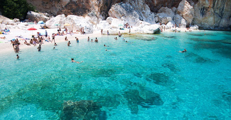 Increíbles aguas turquesas en la cala Mariolu, en Cerdeña. Marco Ghitti (Flickr)