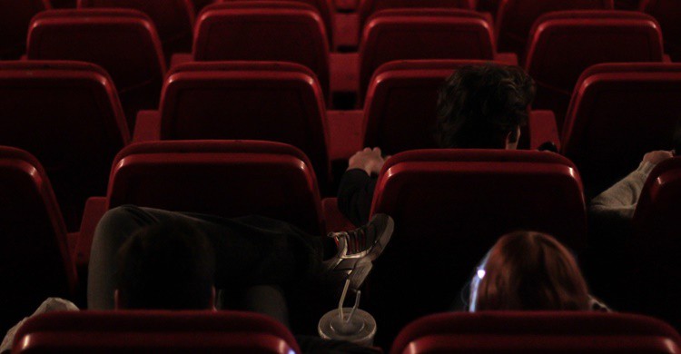 10. Ir al cine o ver un documental.