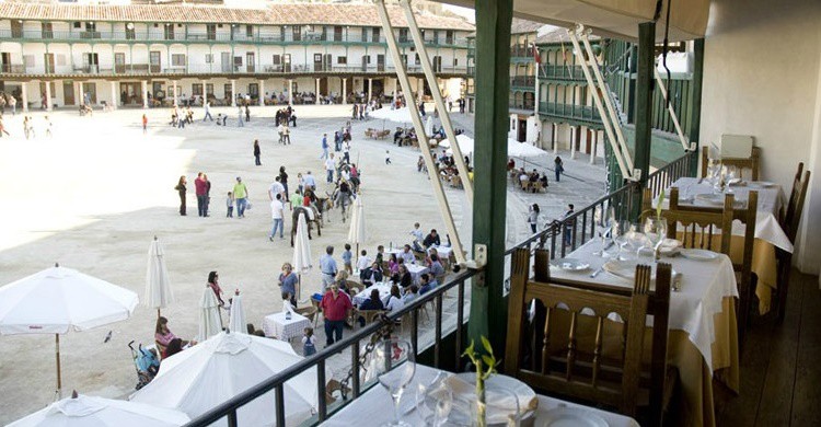 Uno de los balcones tan característicos del restaurante. (www.restaurantelabalconada.com)