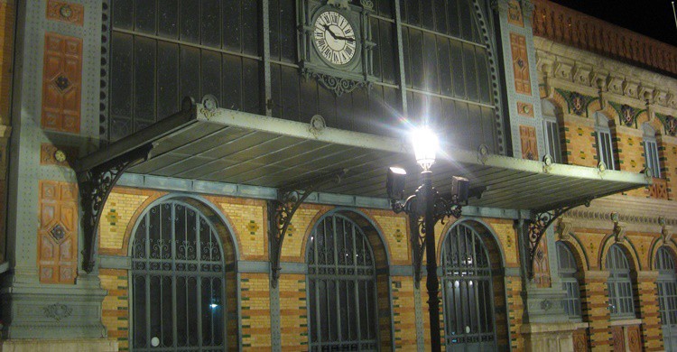 Parte de la fachada de la estación de Almería. Tnarik Innael (Flickr)