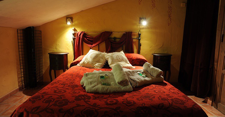 Imagen de una de las habitaciones del alojamiento. (www.elrincondemonasterio.com)