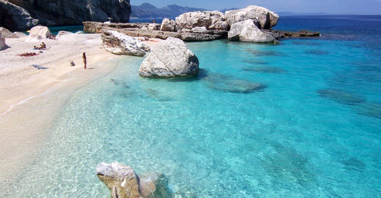 Espectaculares aguas cristalinas en Cala Mariolu. Roberto Cossu (Flickr)