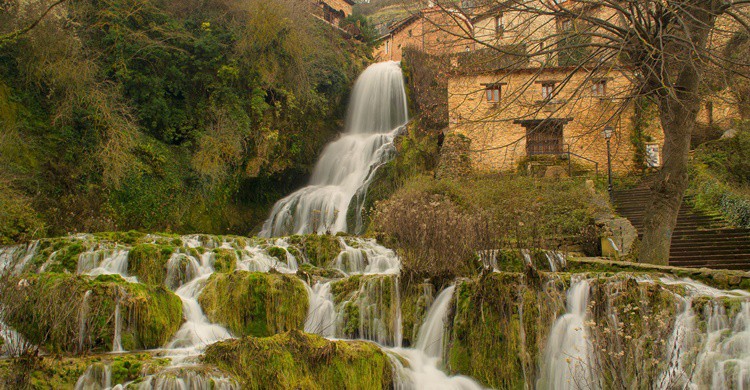 Cascadas de agua en Orbaneja del Castillo. Javier Colmemero (Flickr)