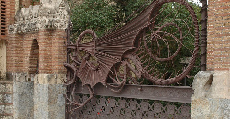 Una de las rejas de entrada. joan ggk (Flickr)