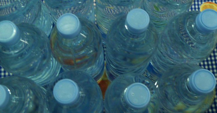 Botellas de agua. Nacho (Flickr)