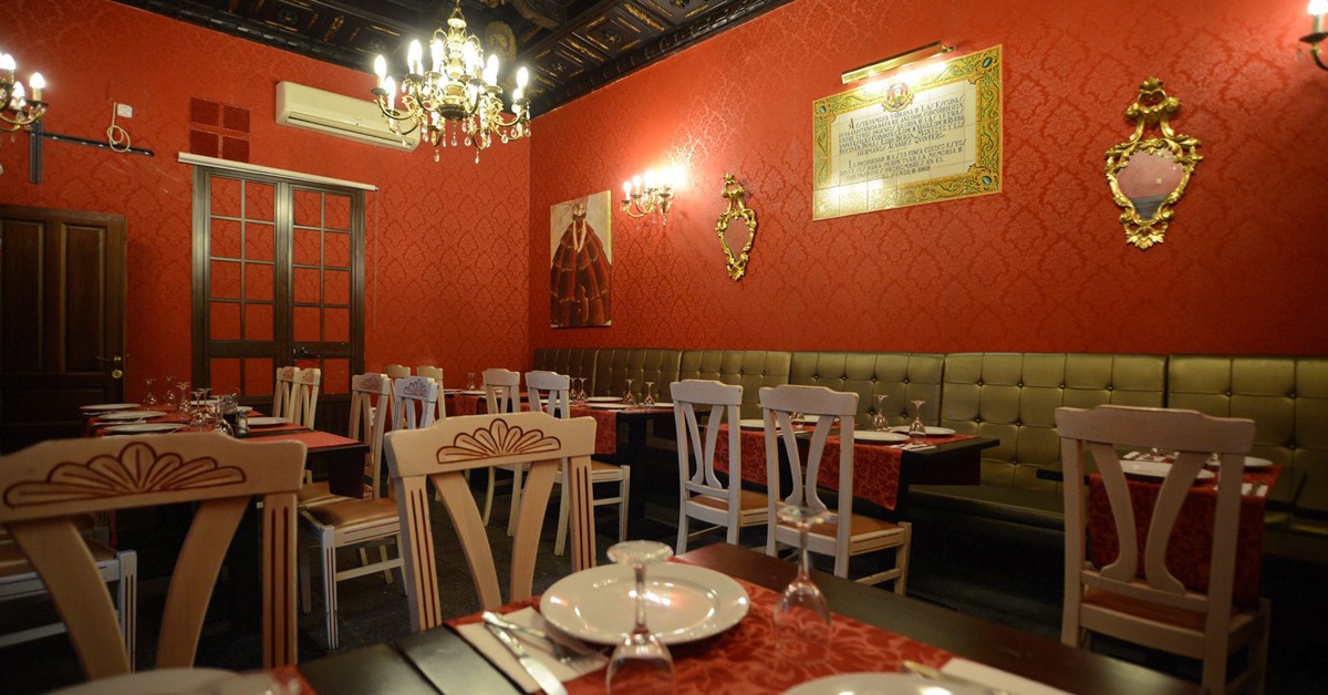 Interior. Antigua Taberna Las Escobas, Facebook