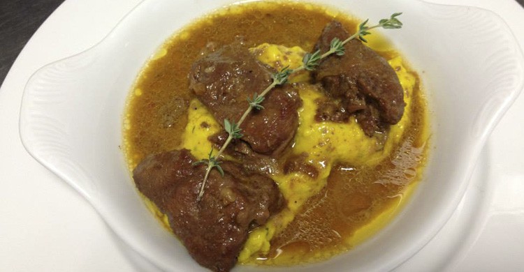 Carrillada ibérica estofada con setas y puré suave de patatas y calabacín (Facebook Espacio Eslava)