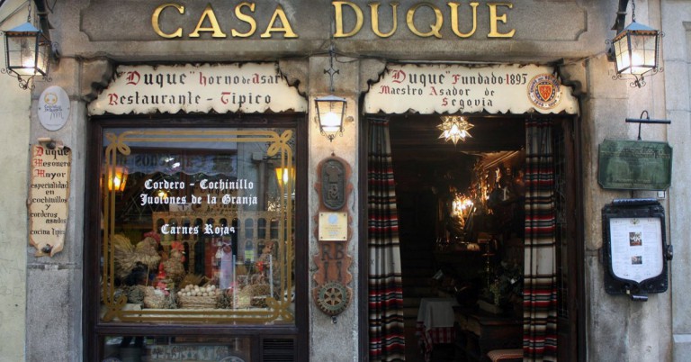 Fachada. Casa Duque, Facebook