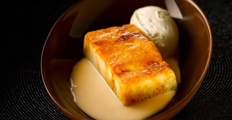 Torrija con helado. Casa Eceiza, Facebook