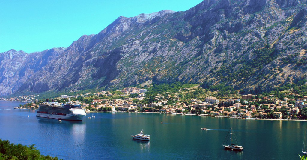 Crucero en Kotor. Pilot MKN, Foter