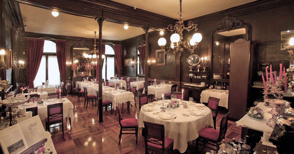 Salón. Lhardy, Facebook