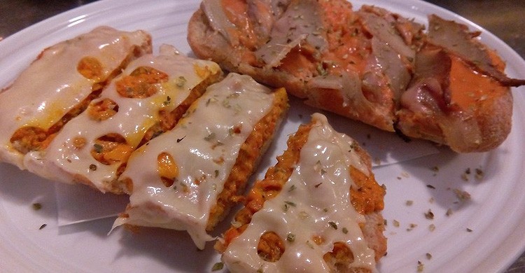 Tostas (Juan Ignacio B - www.yelp.com)