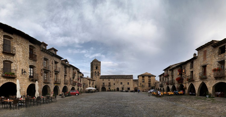 Plaza Mayor de Aínsa, en Huesca. Inés Fernández (Flickr)