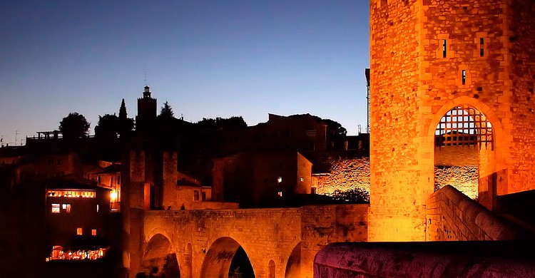 Torre del casco medieval de Besalú (Flickr)