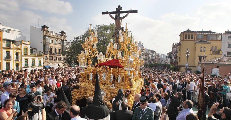 Procesión de la Hermandad del Cachorro (sevilla.abc.es)