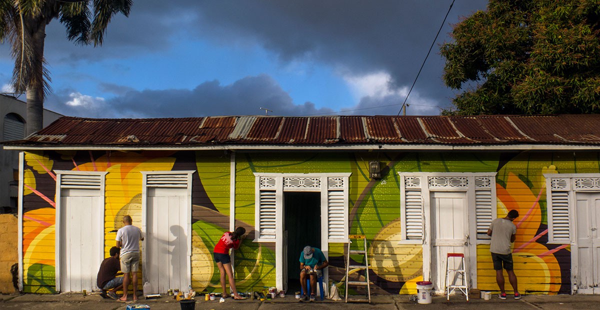 Pintando casa en Higüey (Boa Mistura)